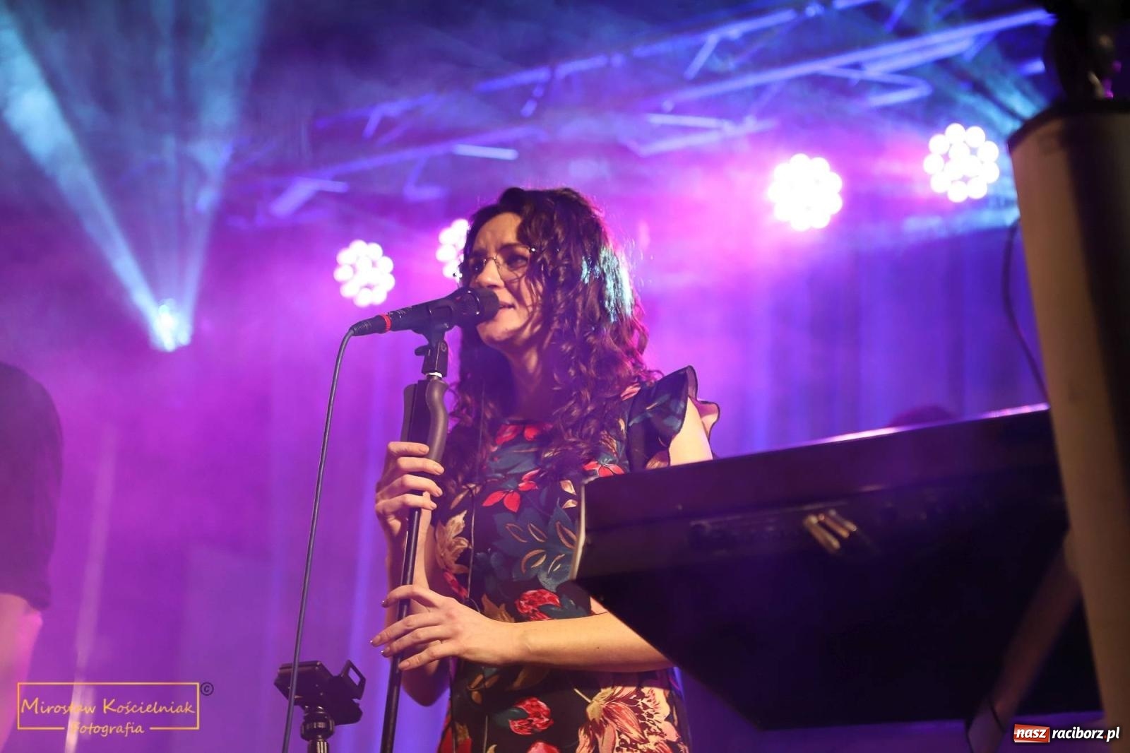 Zdjęcie w galerii na portalu naszraciborz.pl: W Borucinie pogrzebali basa. Karnawał przechodzi do historii wiadomości z regionu