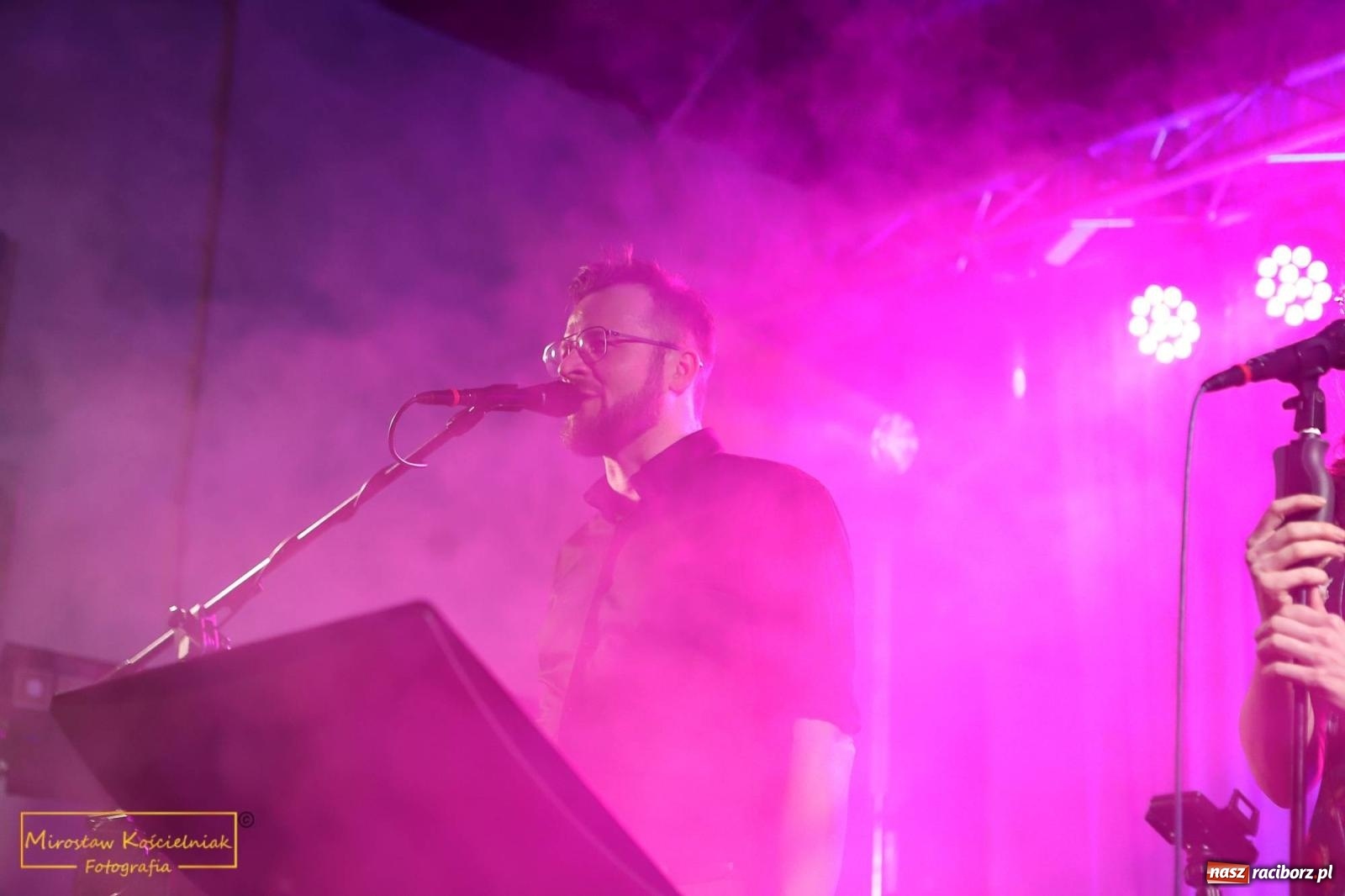 Zdjęcie w galerii na portalu naszraciborz.pl: W Borucinie pogrzebali basa. Karnawał przechodzi do historii wiadomości z regionu