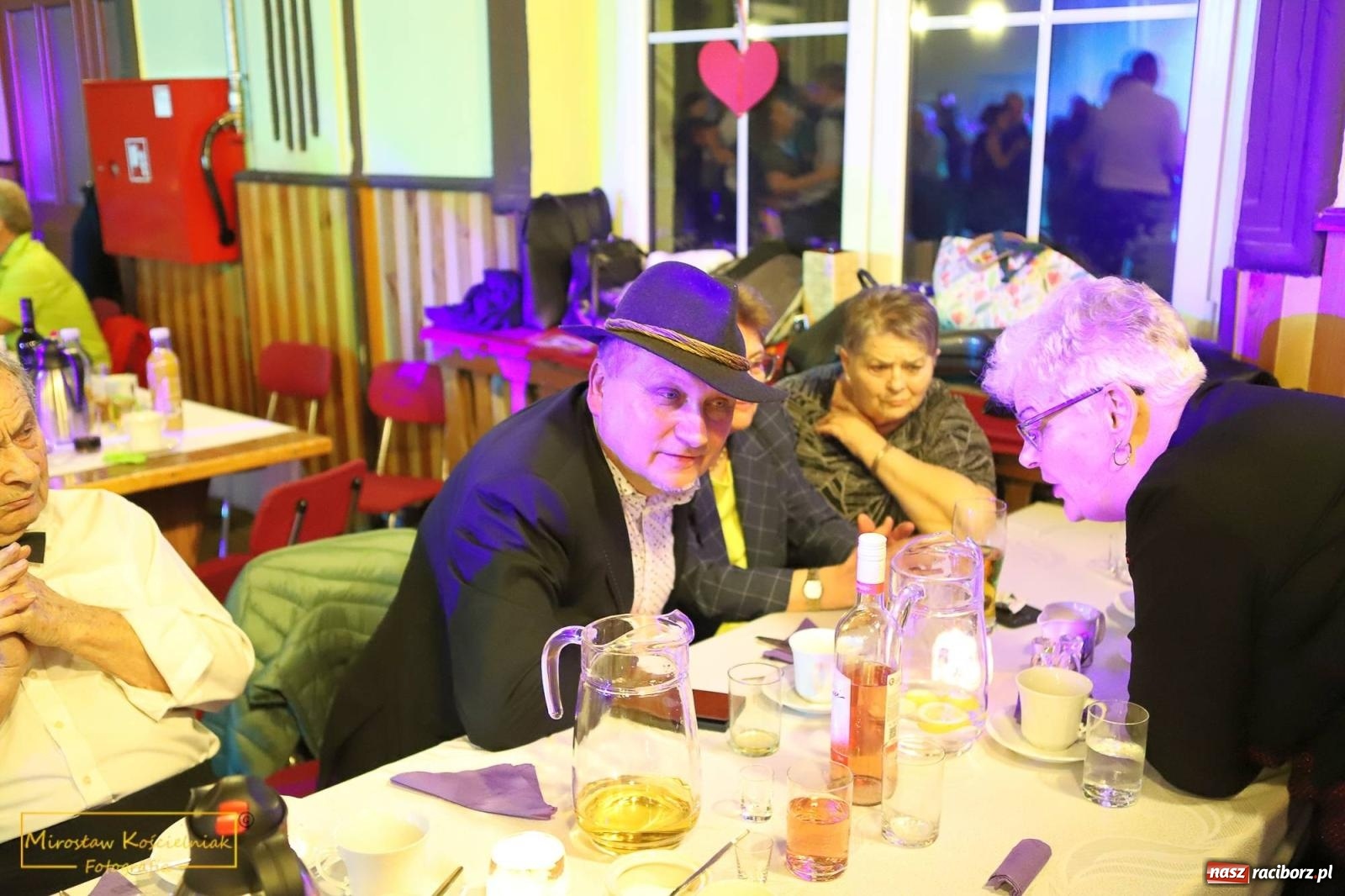 Zdjęcie w galerii na portalu naszraciborz.pl: W Borucinie pogrzebali basa. Karnawał przechodzi do historii wiadomości z regionu