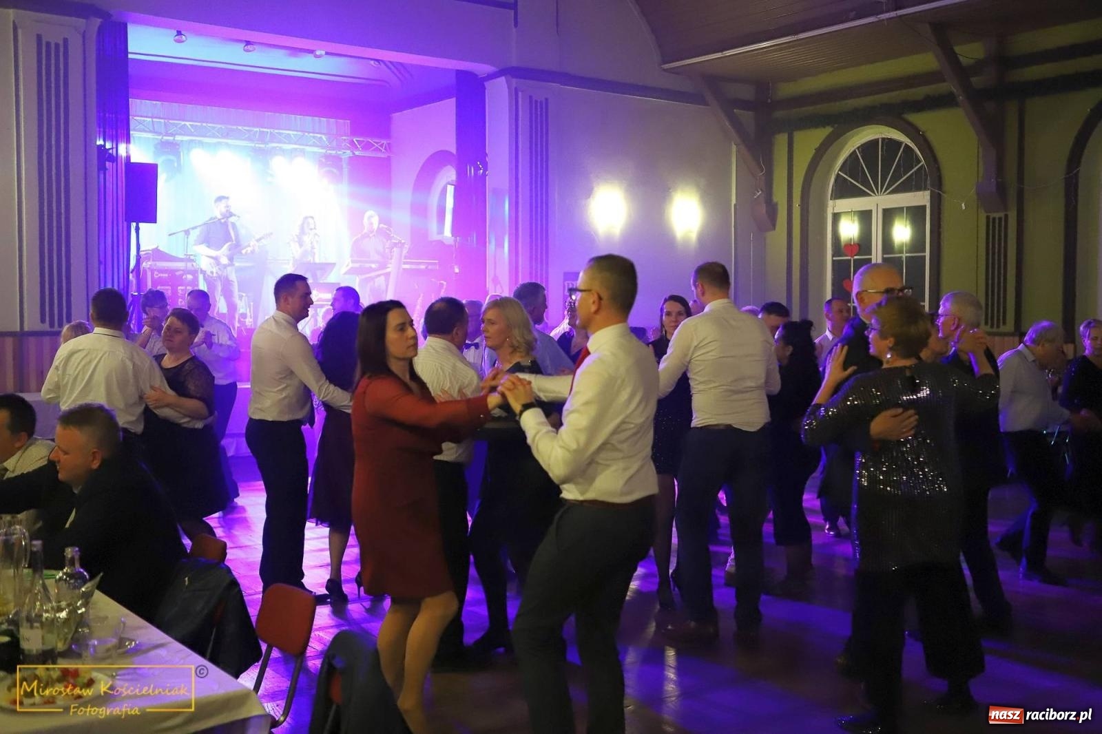 Zdjęcie w galerii na portalu naszraciborz.pl: W Borucinie pogrzebali basa. Karnawał przechodzi do historii wiadomości z regionu