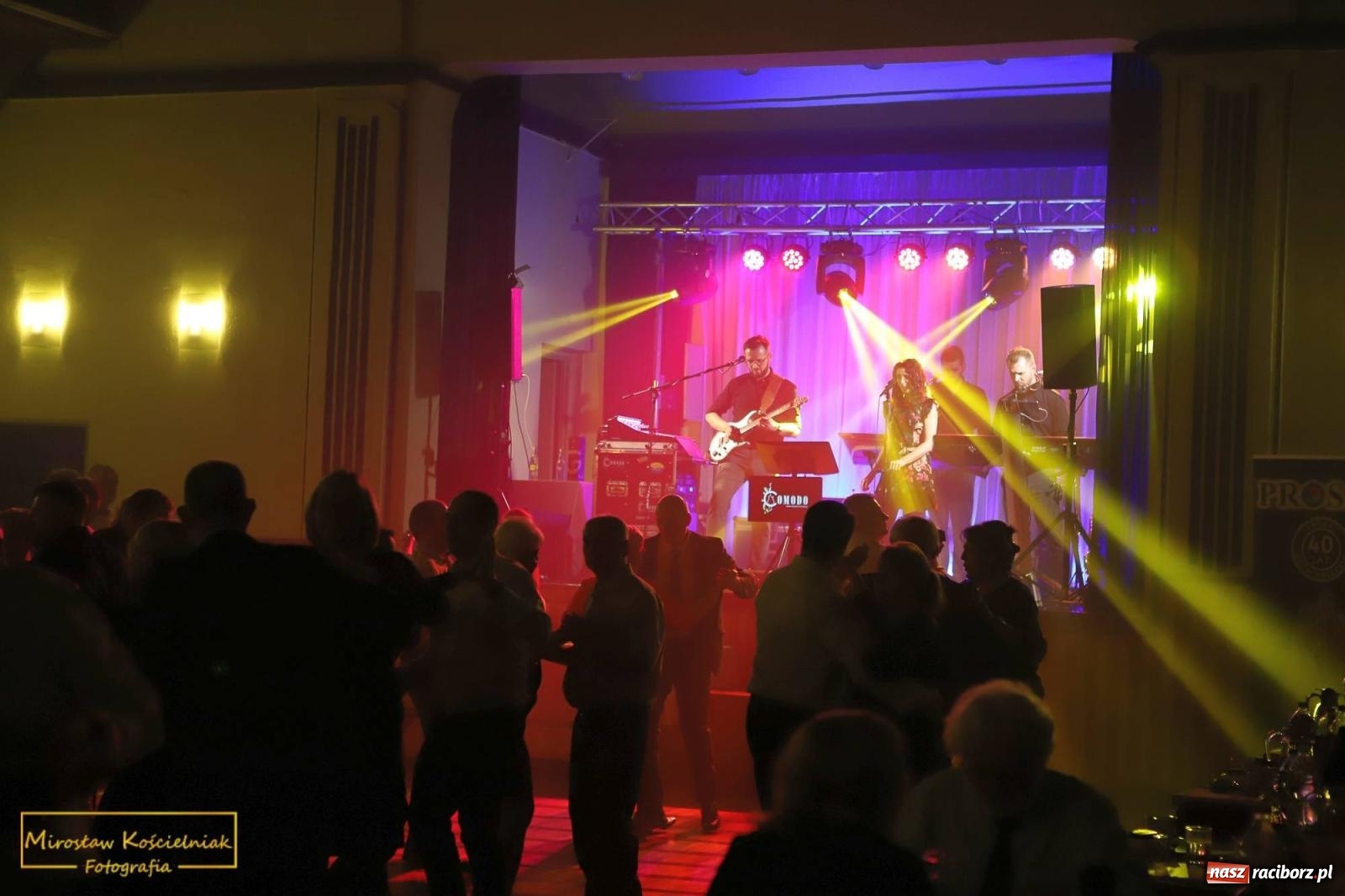 Zdjęcie w galerii na portalu naszraciborz.pl: W Borucinie pogrzebali basa. Karnawał przechodzi do historii wiadomości z regionu