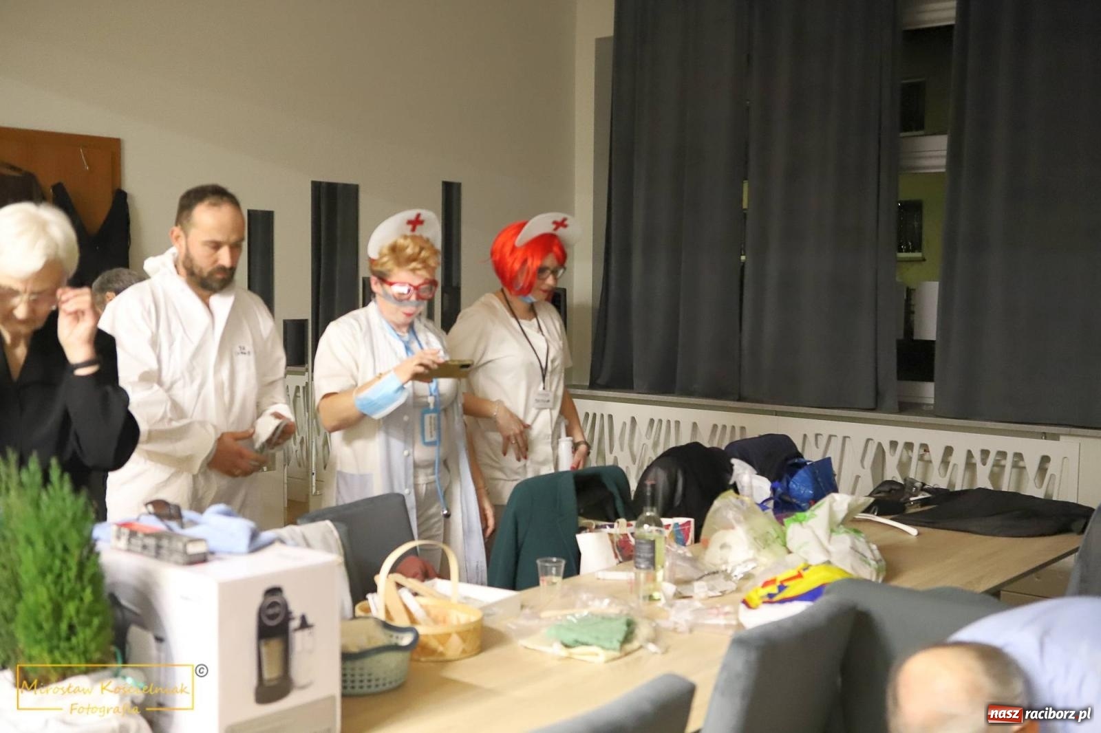 Zdjęcie w galerii na portalu naszraciborz.pl: W Borucinie pogrzebali basa. Karnawał przechodzi do historii wiadomości z regionu