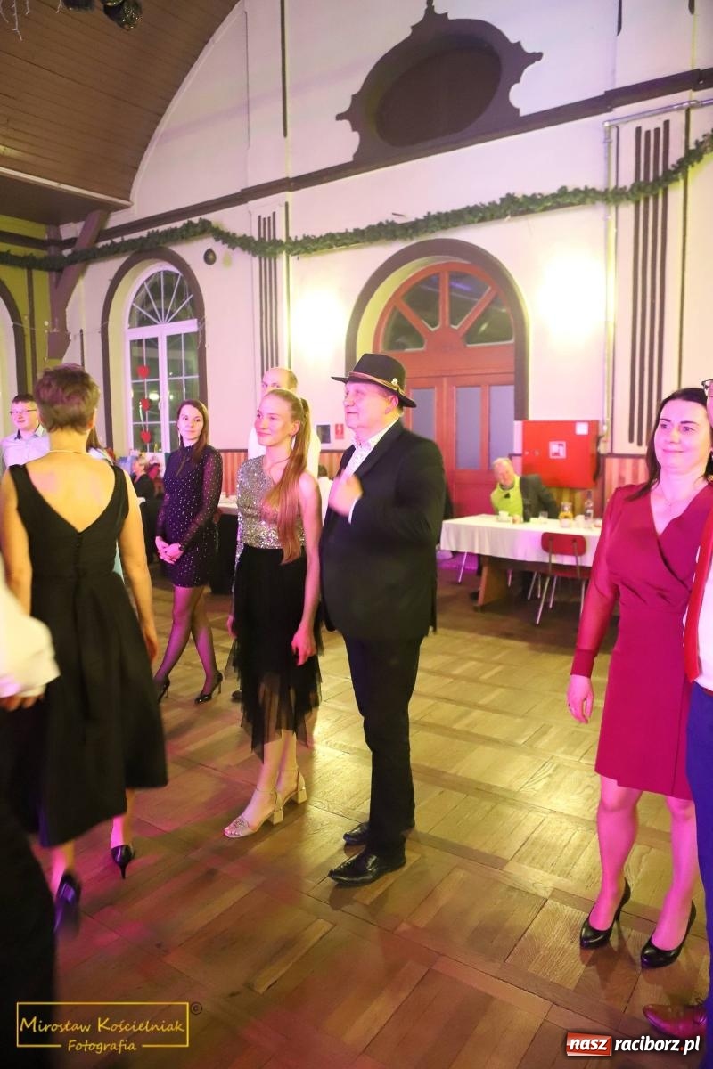 Zdjęcie w galerii na portalu naszraciborz.pl: W Borucinie pogrzebali basa. Karnawał przechodzi do historii wiadomości z regionu