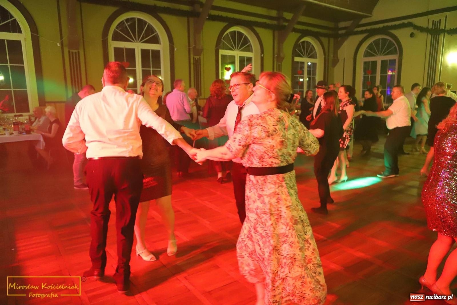 Zdjęcie w galerii na portalu naszraciborz.pl: W Borucinie pogrzebali basa. Karnawał przechodzi do historii wiadomości z regionu