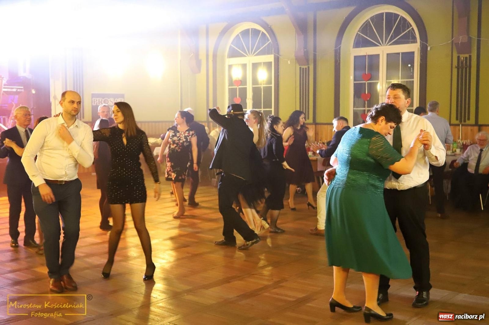 Zdjęcie w galerii na portalu naszraciborz.pl: W Borucinie pogrzebali basa. Karnawał przechodzi do historii wiadomości z regionu