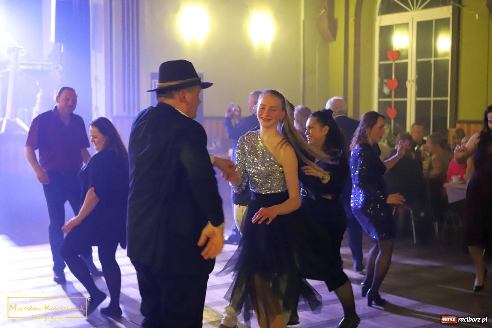 Zdjęcie w galerii na portalu naszraciborz.pl: W Borucinie pogrzebali basa. Karnawał przechodzi do historii wiadomości z regionu