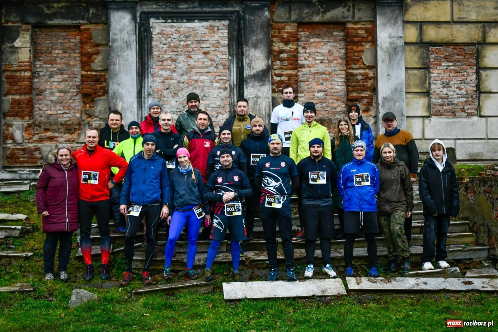 Zdjęcie w galerii na portalu naszraciborz.pl: Przy sławikowskich ruinach zadebiutował Runathlon. Bieg dla twardzieli i twardzielek wiadomości z regionu