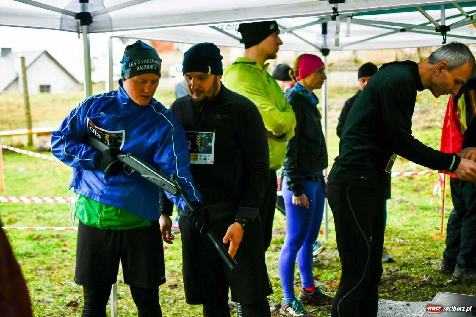 Zdjęcie w galerii na portalu naszraciborz.pl: Przy sławikowskich ruinach zadebiutował Runathlon. Bieg dla twardzieli i twardzielek wiadomości z regionu