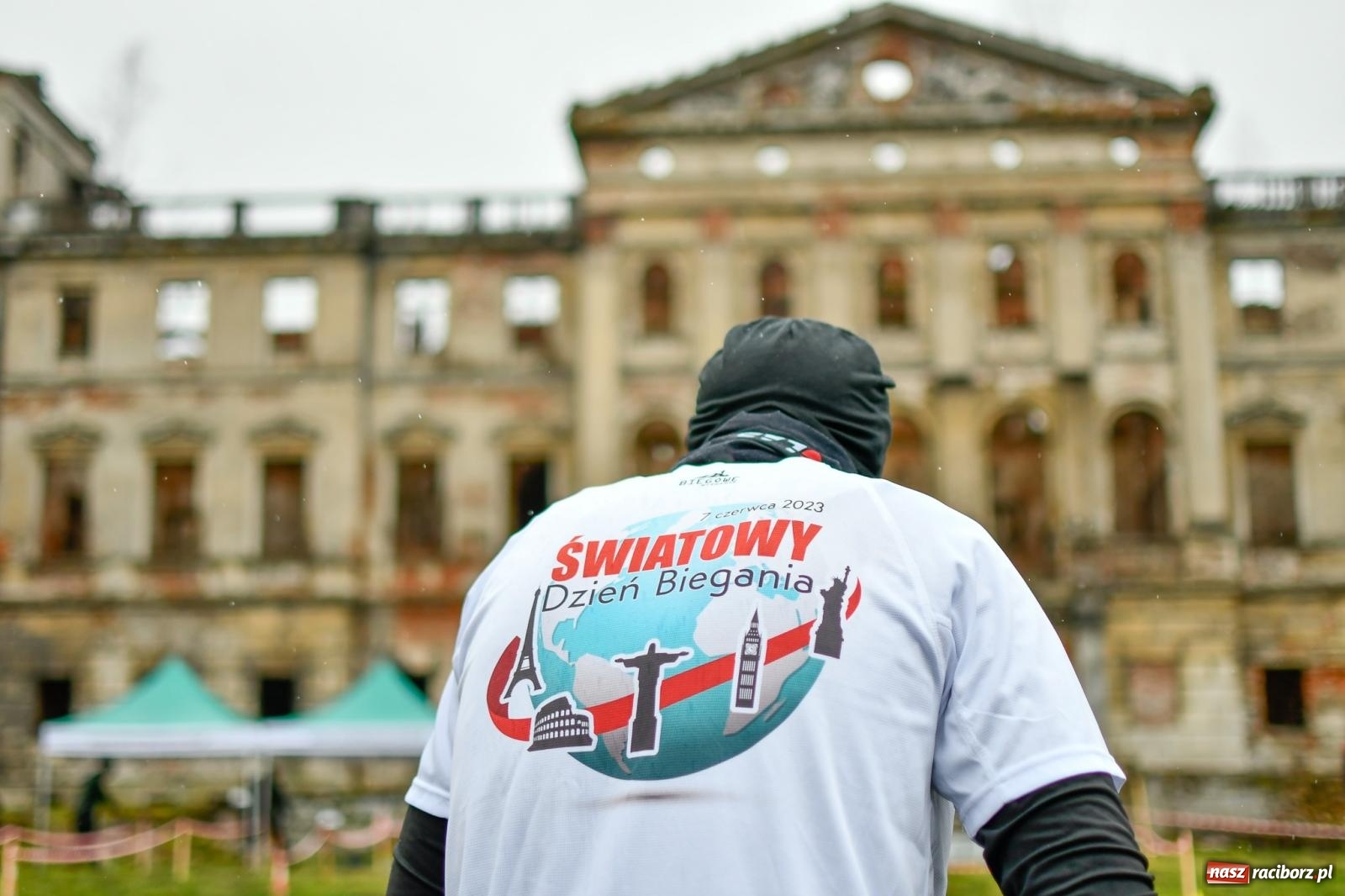 Zdjęcie w galerii na portalu naszraciborz.pl: Przy sławikowskich ruinach zadebiutował Runathlon. Bieg dla twardzieli i twardzielek wiadomości z regionu