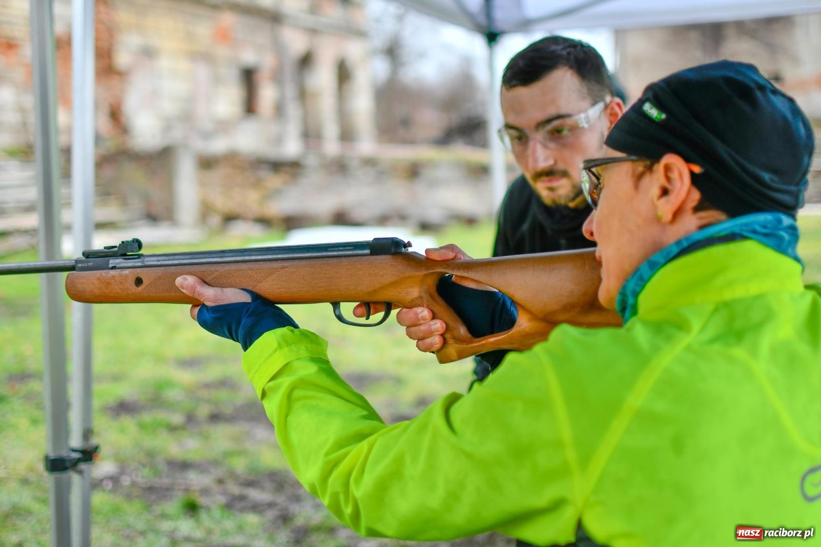 Zdjęcie w galerii na portalu naszraciborz.pl: Przy sławikowskich ruinach zadebiutował Runathlon. Bieg dla twardzieli i twardzielek wiadomości z regionu