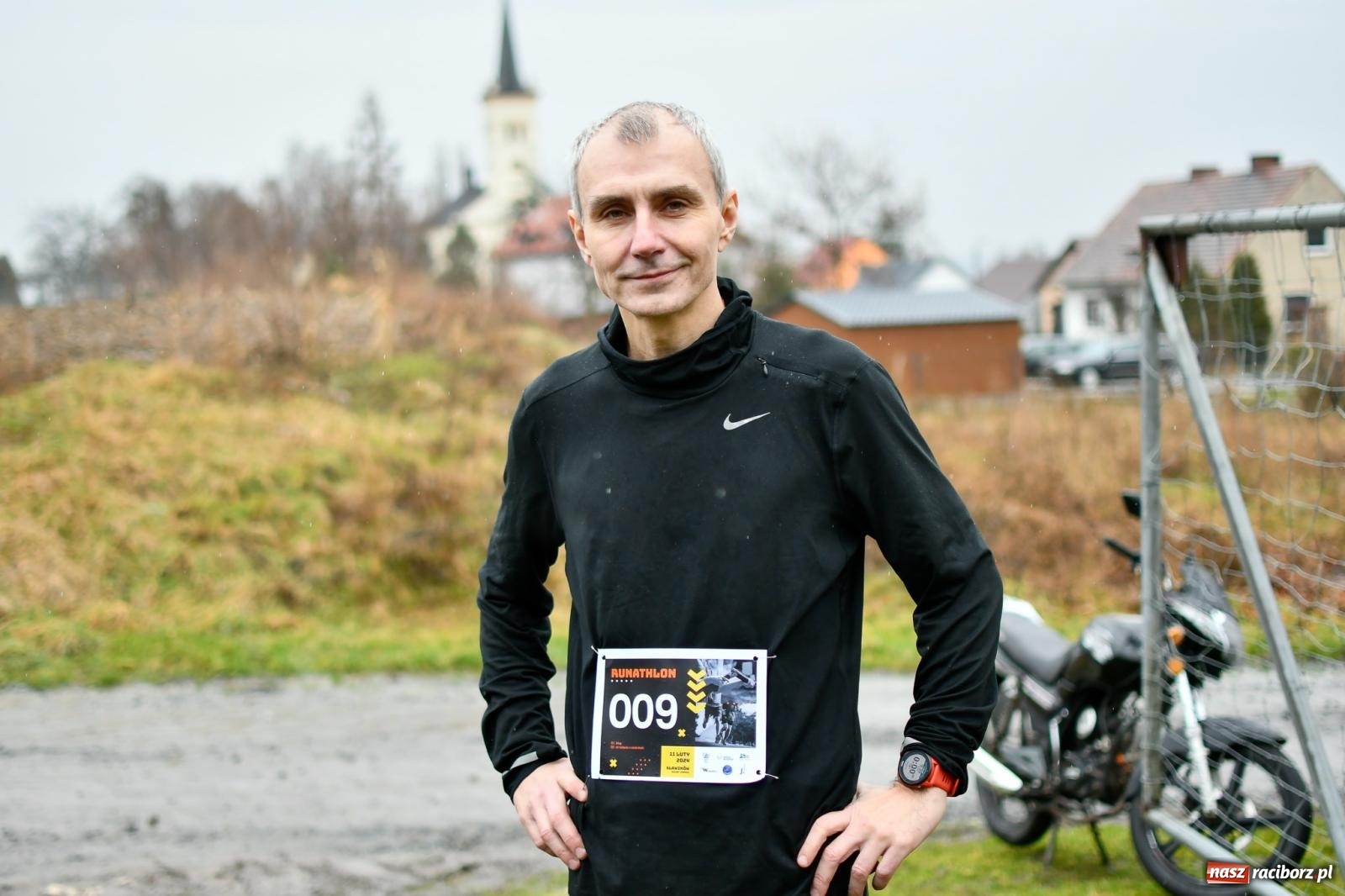 Zdjęcie w galerii na portalu naszraciborz.pl: Przy sławikowskich ruinach zadebiutował Runathlon. Bieg dla twardzieli i twardzielek wiadomości z regionu