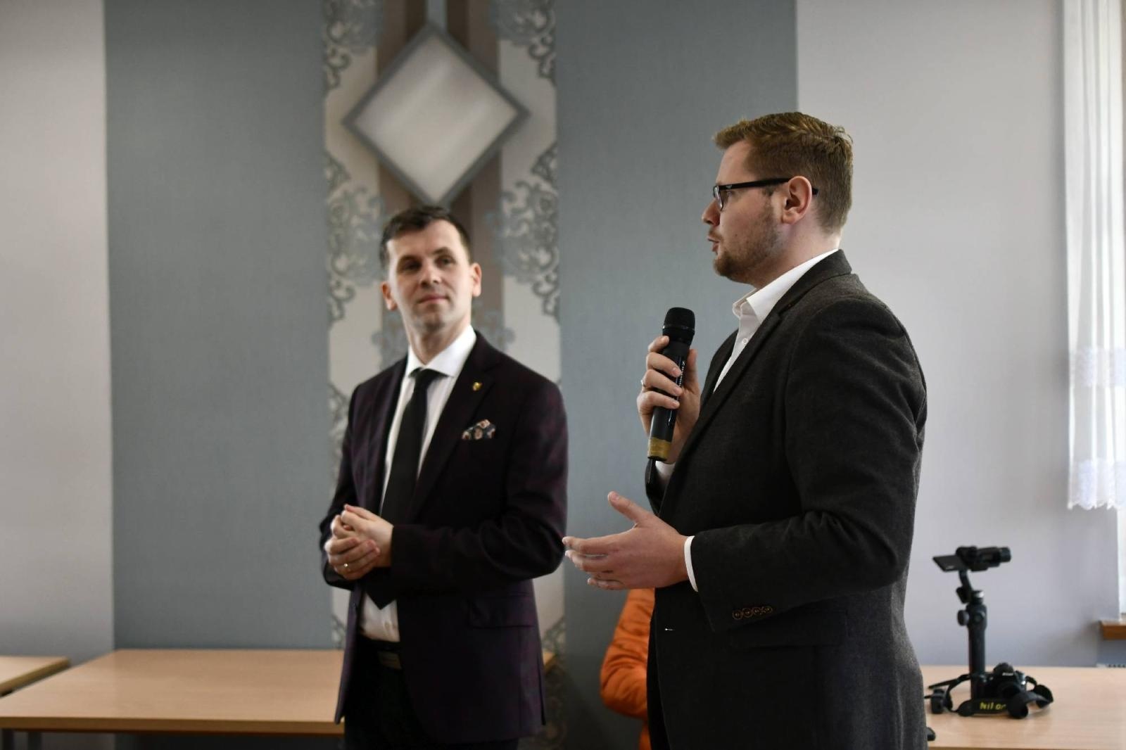 Zdjęcie w galerii na portalu naszraciborz.pl: Na dożynkach to są wszyscy! Rolnicy zaprosili parlamentarzystów na spotkanie do Bolesławia, przyjechał jeden wiadomości z regionu