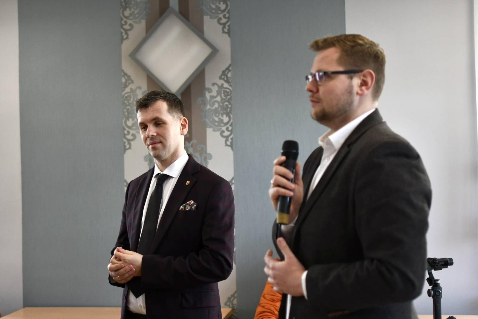 Zdjęcie w galerii na portalu naszraciborz.pl: Na dożynkach to są wszyscy! Rolnicy zaprosili parlamentarzystów na spotkanie do Bolesławia, przyjechał jeden wiadomości z regionu