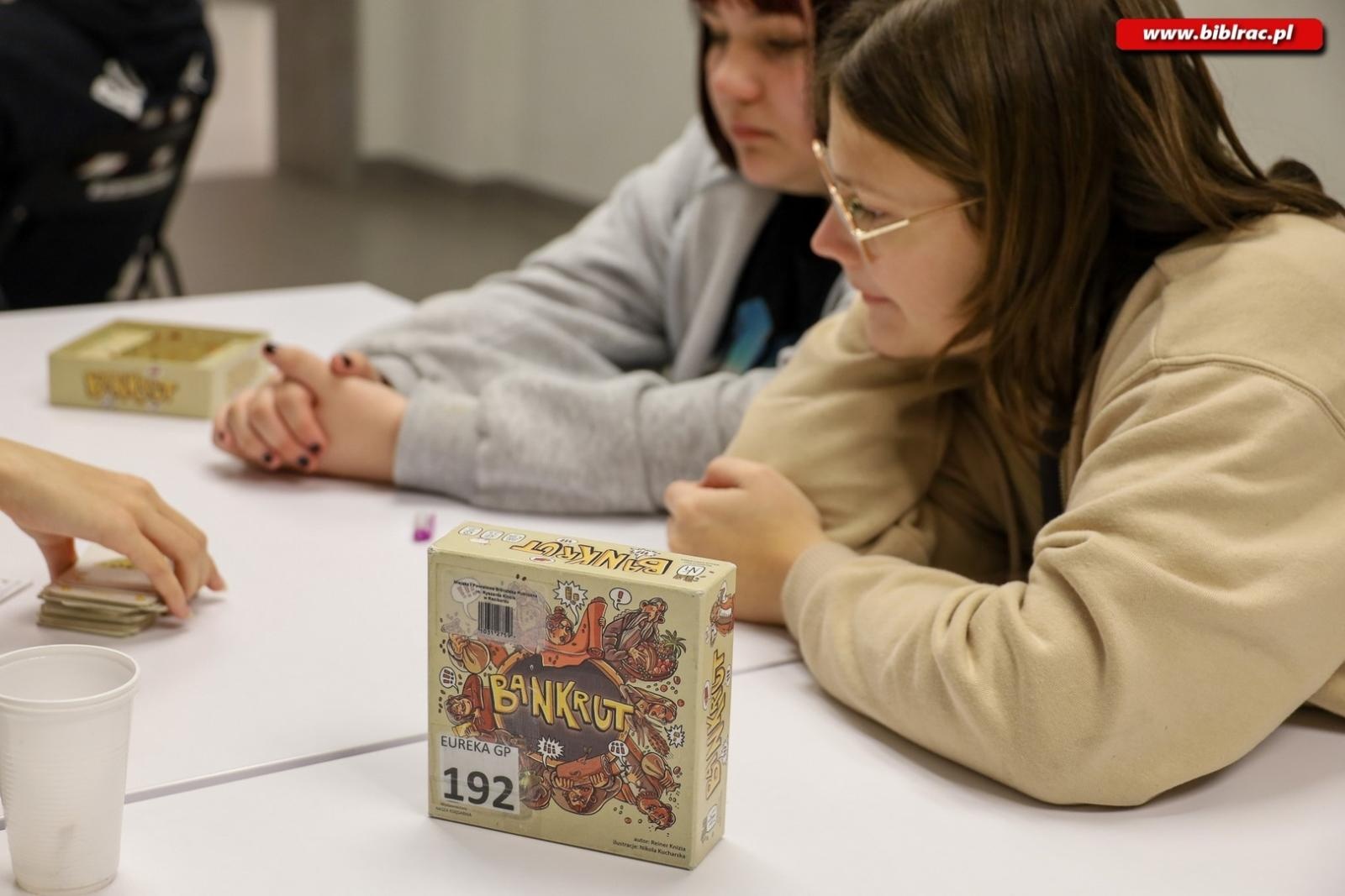 Zdjęcie w galerii na portalu naszraciborz.pl: Noc z Grami bez Prądu – relacja z nocnych rozgrywek w bibliotece wiadomości z regionu