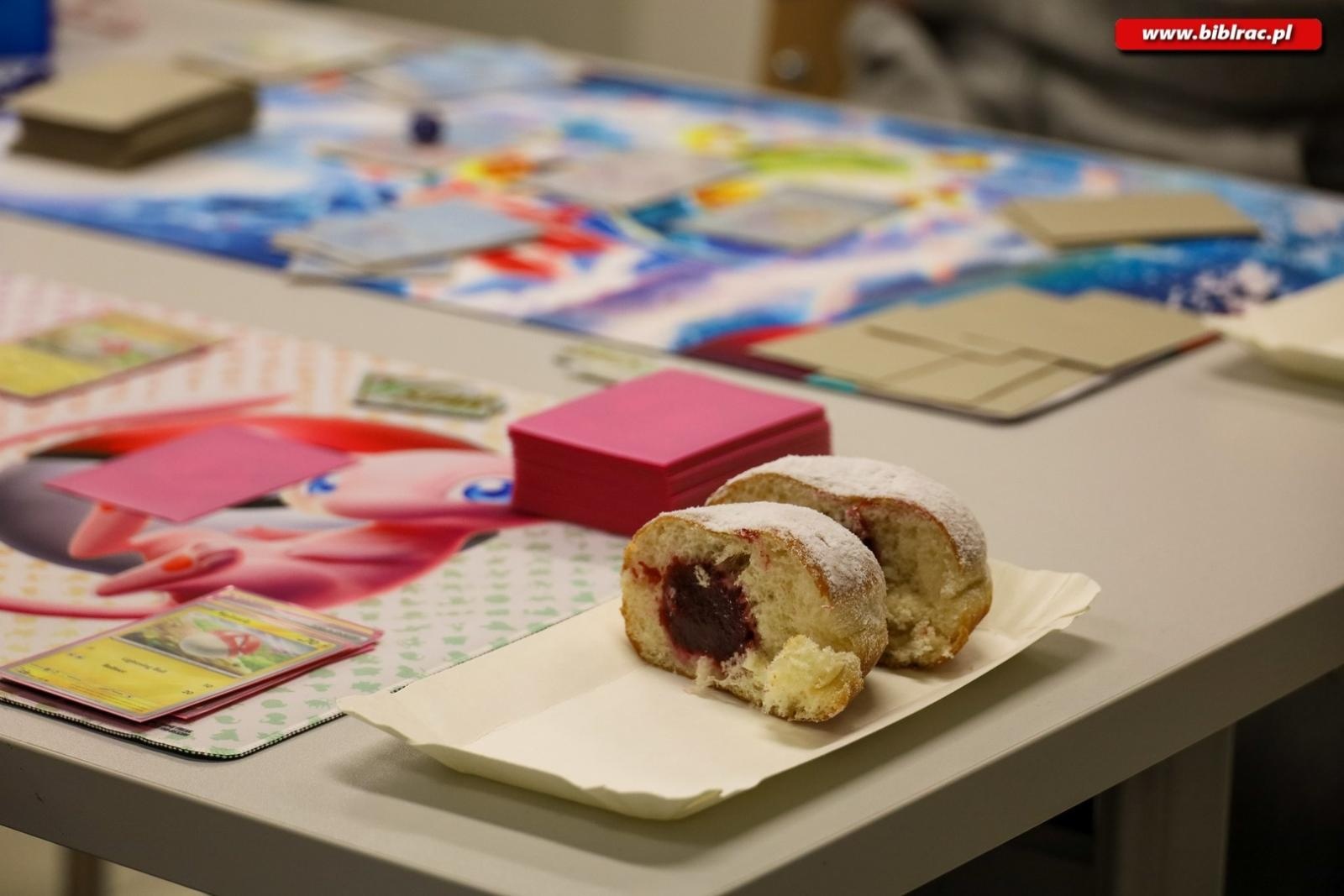 Zdjęcie w galerii na portalu naszraciborz.pl: Noc z Grami bez Prądu – relacja z nocnych rozgrywek w bibliotece wiadomości z regionu