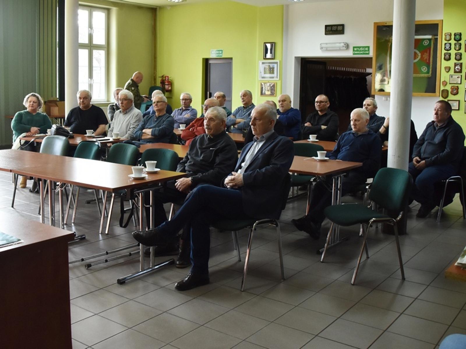 Zdjęcie w galerii na portalu naszraciborz.pl: Emerytowani funkcjonariusze spotkali się w komendzie SG wiadomości z regionu