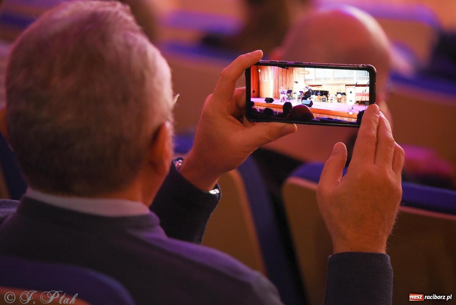 Zdjęcie w galerii na portalu naszraciborz.pl: Magiczny koncert karnawałowy w szkole muzycznej [FOTO i WIDEO] wiadomości z regionu