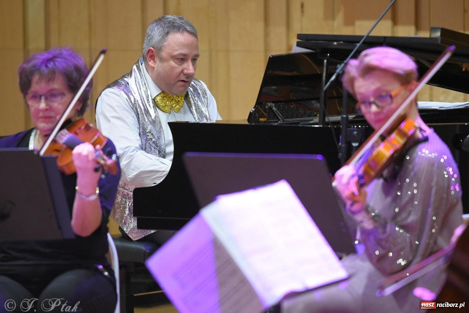 Zdjęcie w galerii na portalu naszraciborz.pl: Magiczny koncert karnawałowy w szkole muzycznej [FOTO i WIDEO] wiadomości z regionu