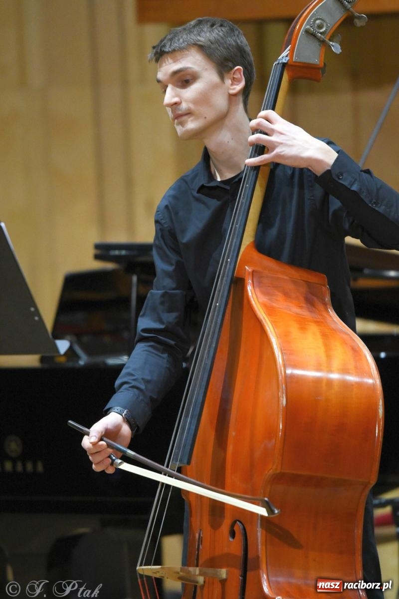 Zdjęcie w galerii na portalu naszraciborz.pl: Magiczny koncert karnawałowy w szkole muzycznej [FOTO i WIDEO] wiadomości z regionu