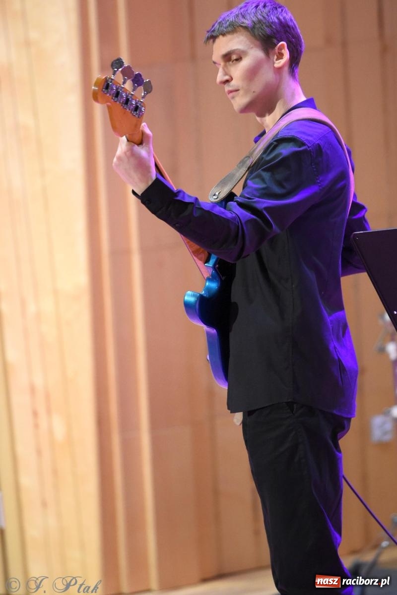 Zdjęcie w galerii na portalu naszraciborz.pl: Magiczny koncert karnawałowy w szkole muzycznej [FOTO i WIDEO] wiadomości z regionu