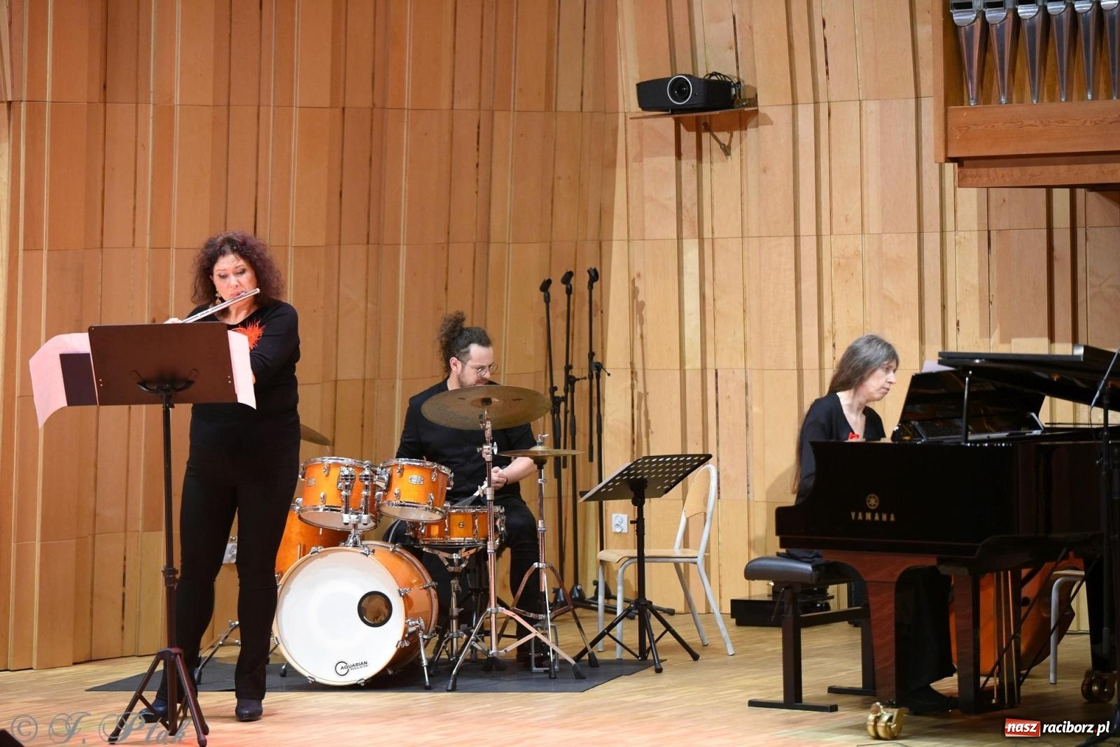 Zdjęcie w galerii na portalu naszraciborz.pl: Magiczny koncert karnawałowy w szkole muzycznej [FOTO i WIDEO] wiadomości z regionu