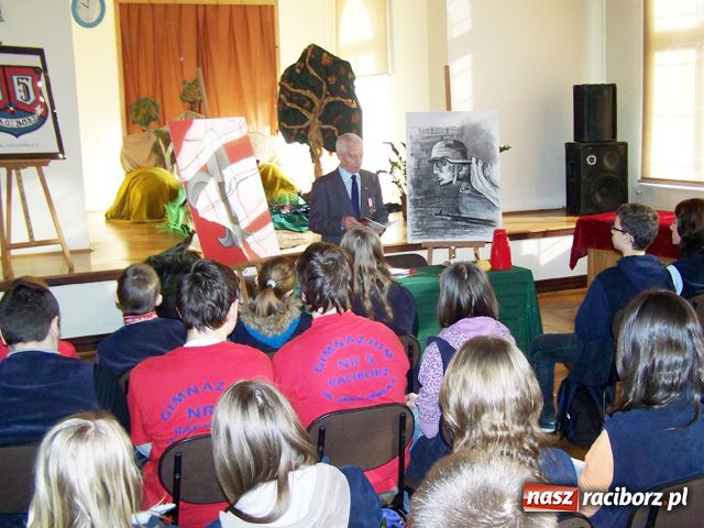 Zdjęcie w galerii na portalu naszraciborz.pl: Młodzież wysłuchała AK-owca wiadomości z regionu