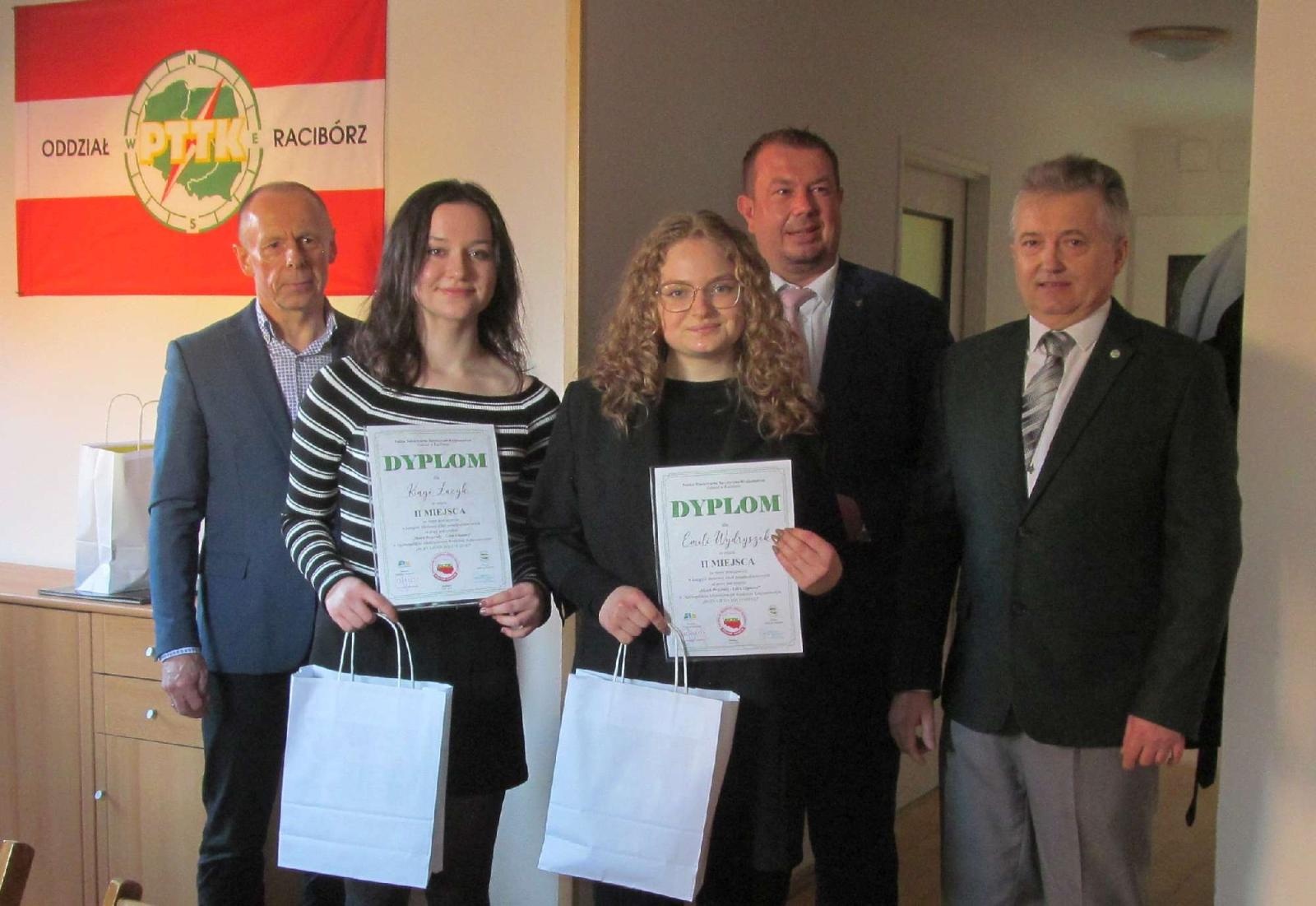 Zdjęcie w galerii na portalu naszraciborz.pl: Poznajemy ojcowiznę. W PTTK w Raciborzu podsumowano konkurs wiadomości z regionu