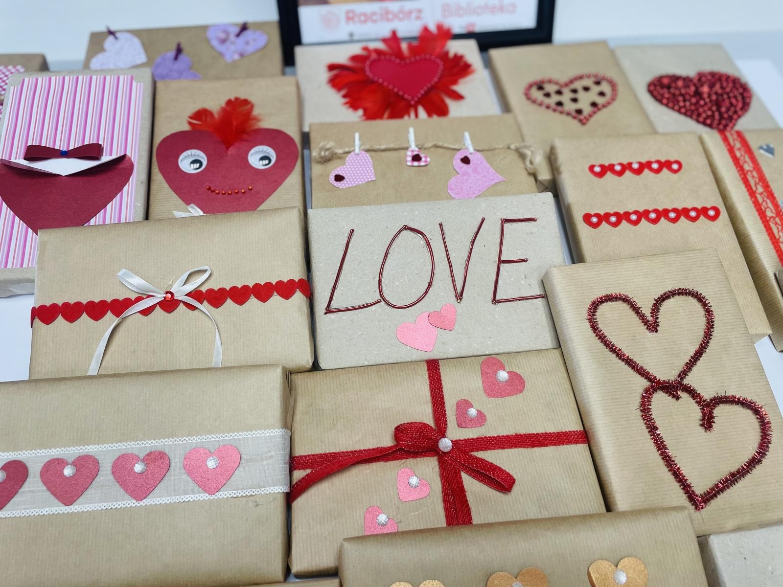 Zdjęcie w galerii na portalu naszraciborz.pl: Randka z książką – propozycja raciborskiej biblioteki na Walentynki wiadomości z regionu