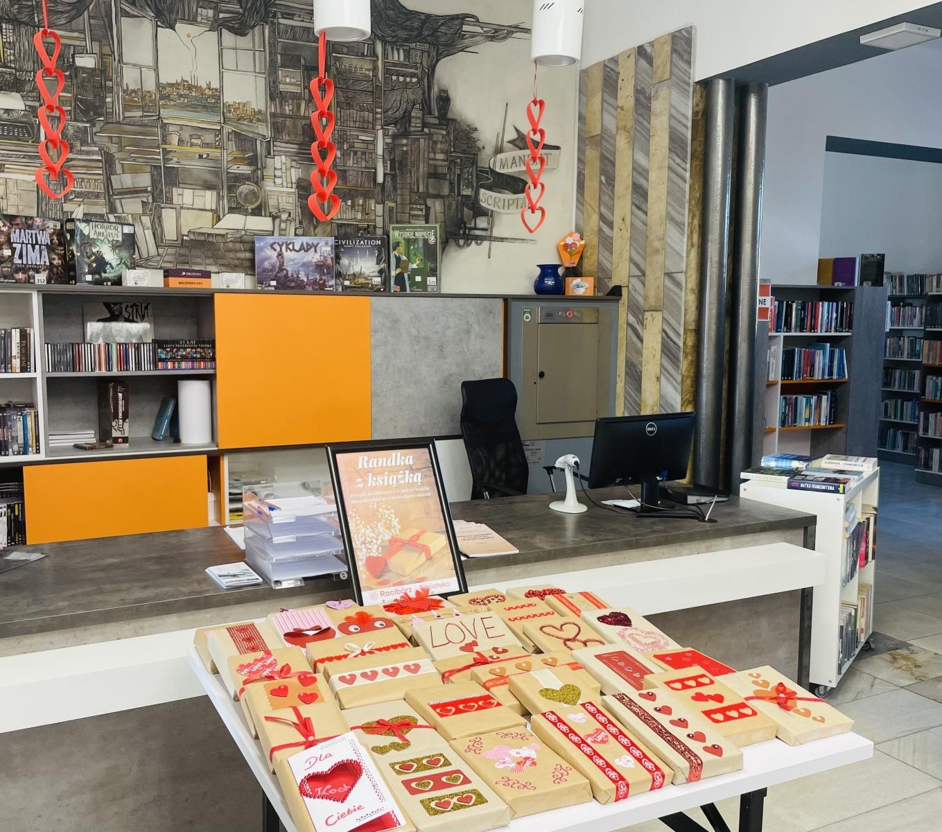 Zdjęcie w galerii na portalu naszraciborz.pl: Randka z książką – propozycja raciborskiej biblioteki na Walentynki wiadomości z regionu