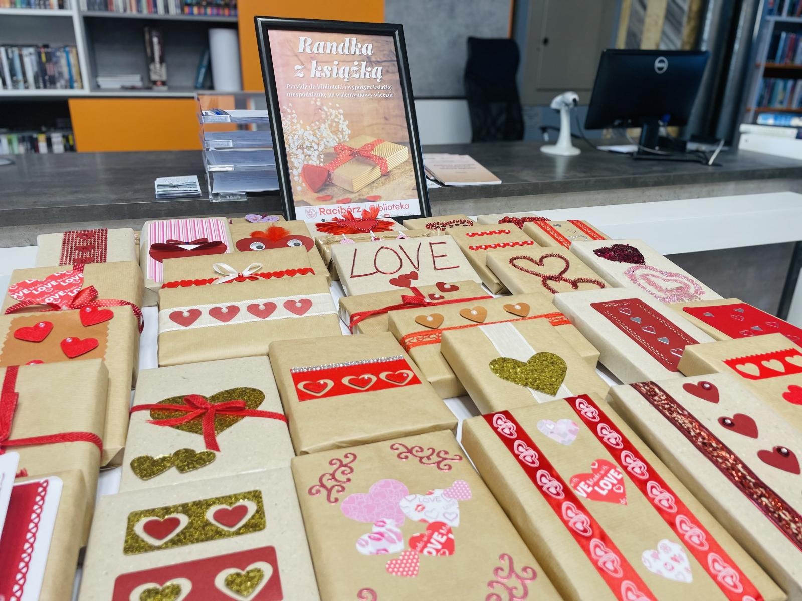 Zdjęcie w galerii na portalu naszraciborz.pl: Randka z książką – propozycja raciborskiej biblioteki na Walentynki wiadomości z regionu