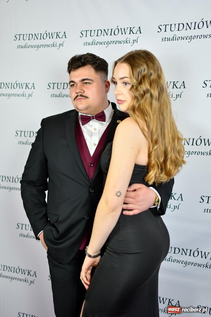 Zdjęcie w galerii na portalu naszraciborz.pl: Raciborski Mechanik bawił się na studniówce z dyspensą [FOTO i WIDEO] wiadomości z regionu