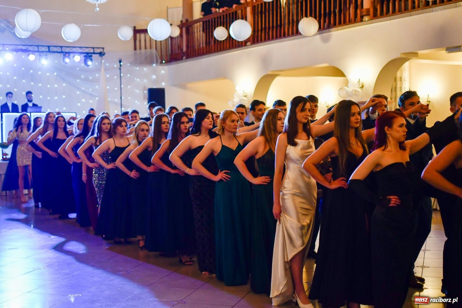 Zdjęcie w galerii na portalu naszraciborz.pl: Raciborski Mechanik bawił się na studniówce z dyspensą [FOTO i WIDEO] wiadomości z regionu