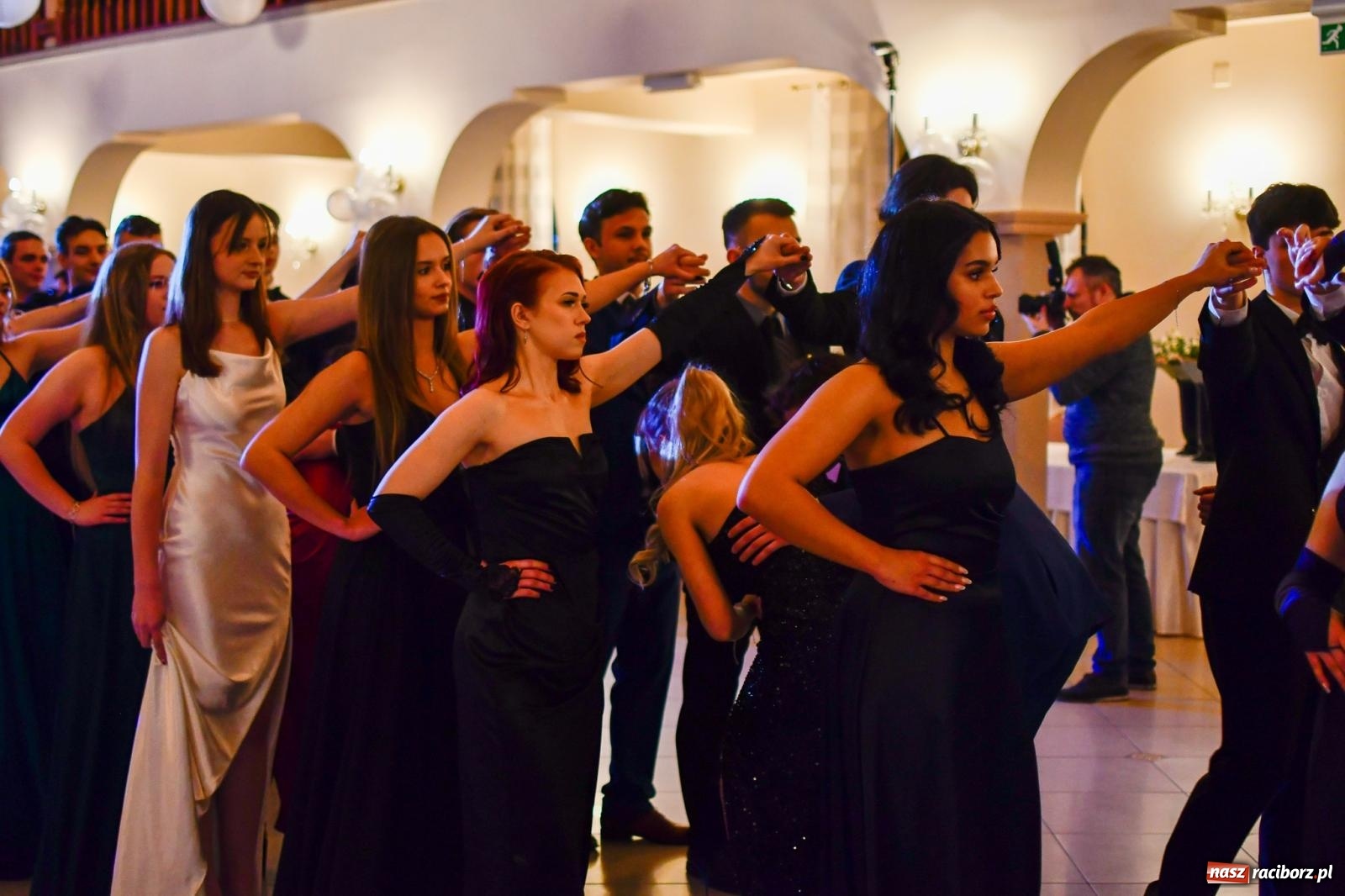 Zdjęcie w galerii na portalu naszraciborz.pl: Raciborski Mechanik bawił się na studniówce z dyspensą [FOTO i WIDEO] wiadomości z regionu