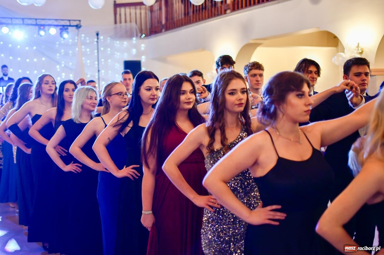 Zdjęcie w galerii na portalu naszraciborz.pl: Raciborski Mechanik bawił się na studniówce z dyspensą [FOTO i WIDEO] wiadomości z regionu