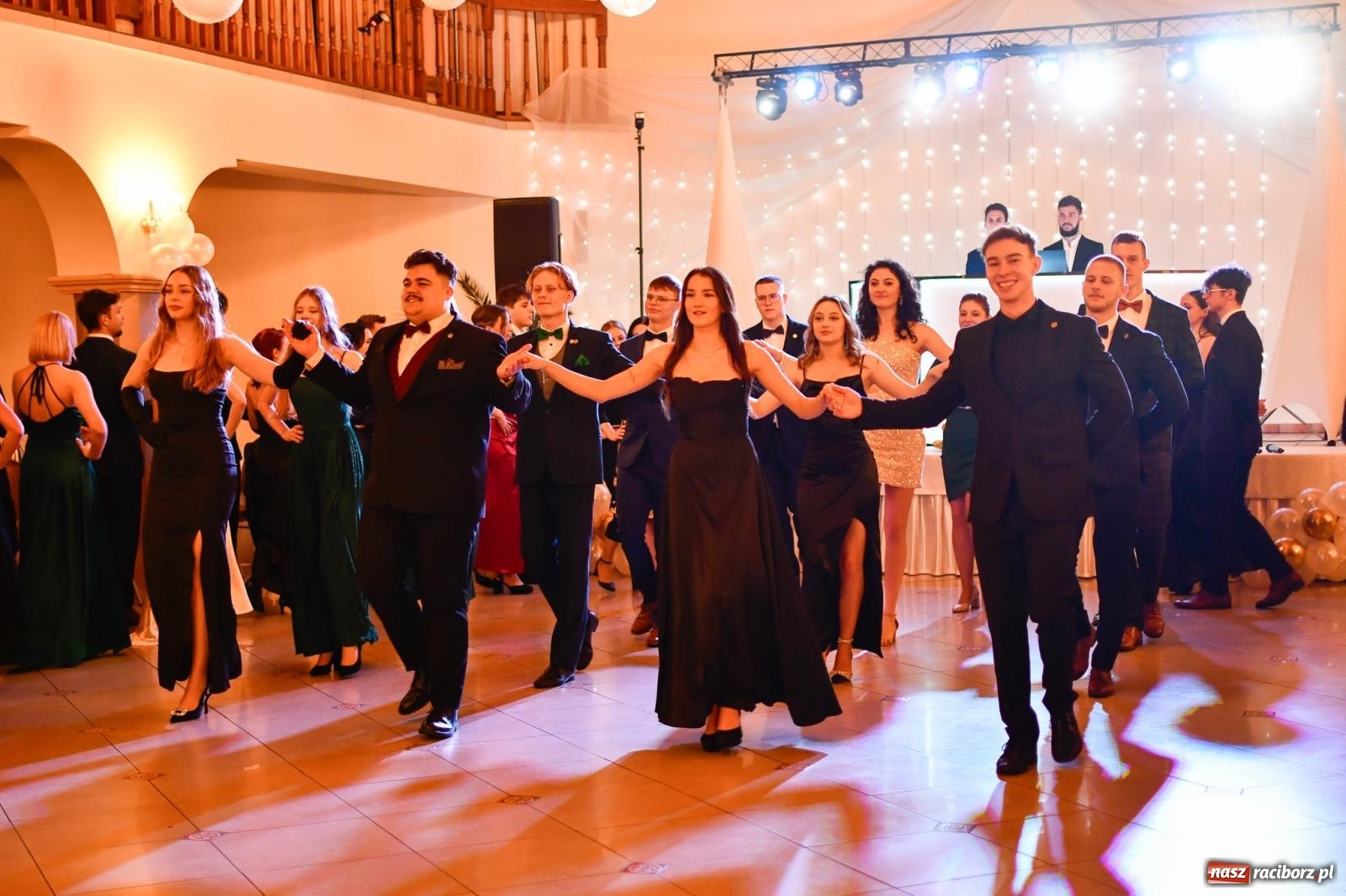 Zdjęcie w galerii na portalu naszraciborz.pl: Raciborski Mechanik bawił się na studniówce z dyspensą [FOTO i WIDEO] wiadomości z regionu