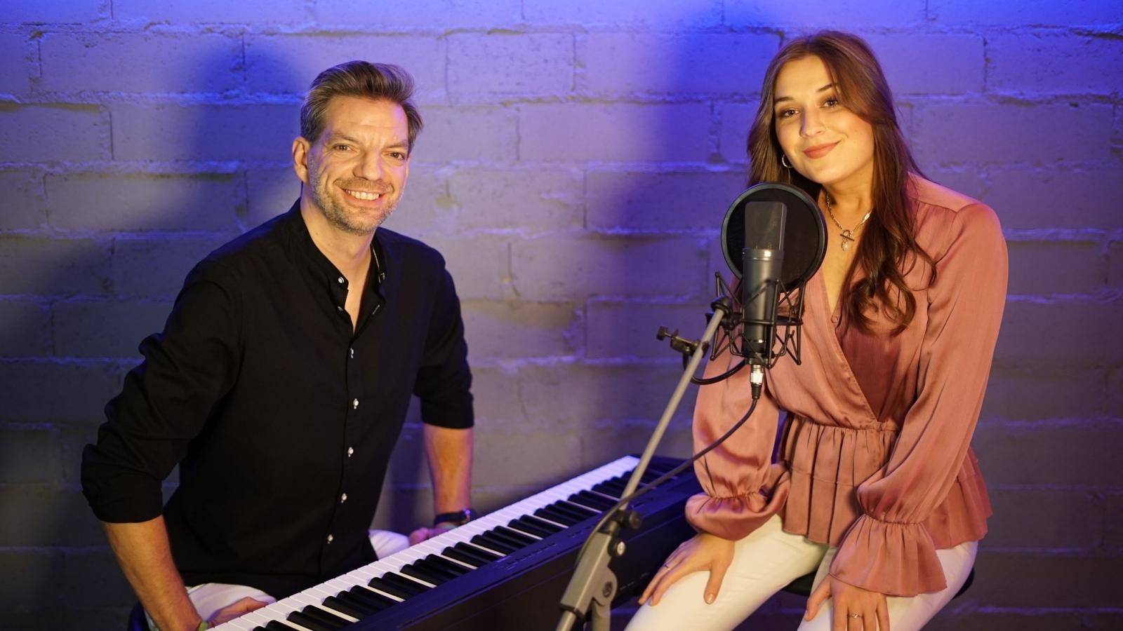 Zdjęcie w galerii na portalu naszraciborz.pl: Bartnicky, Joanna Skowyra i Gentlemen`s Club razem dla Filipka z Olzy wiadomości z regionu