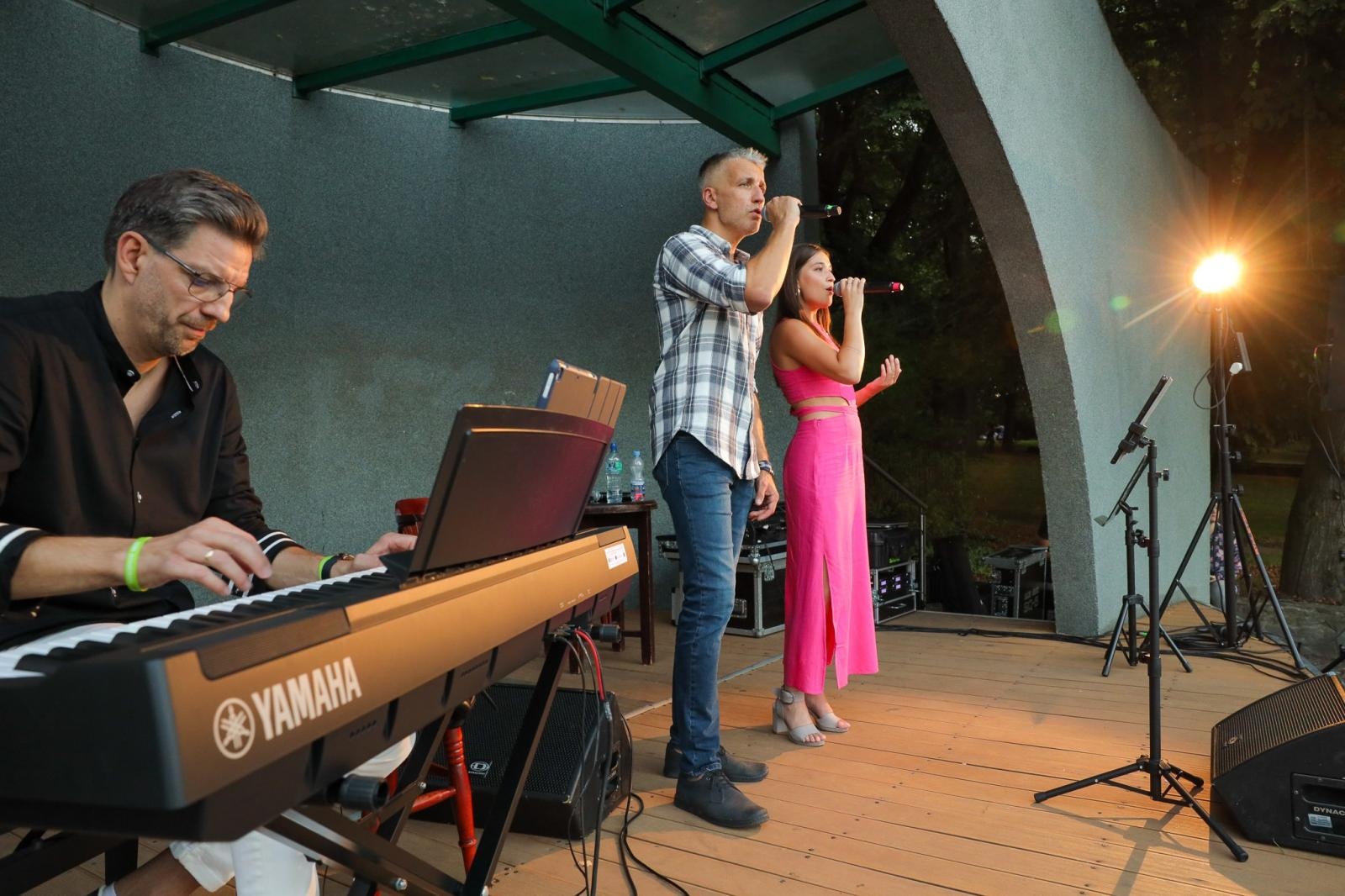 Zdjęcie w galerii na portalu naszraciborz.pl: Bartnicky, Joanna Skowyra i Gentlemen`s Club razem dla Filipka z Olzy wiadomości z regionu