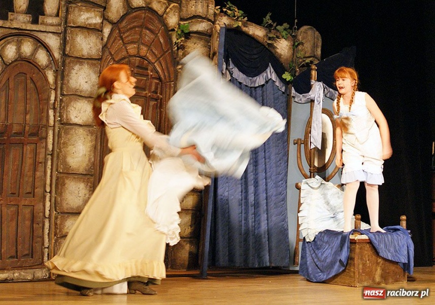 Zdjęcie w galerii na portalu naszraciborz.pl: Magdalena Walach przyciągnęła tłumy wiadomości z regionu