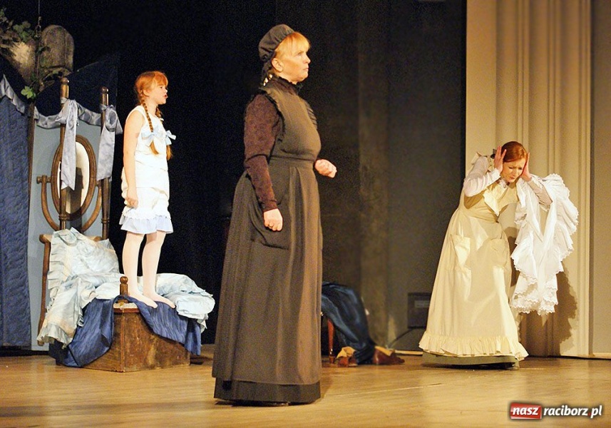 Zdjęcie w galerii na portalu naszraciborz.pl: Magdalena Walach przyciągnęła tłumy wiadomości z regionu