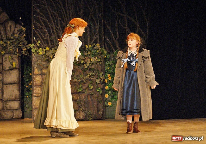 Zdjęcie w galerii na portalu naszraciborz.pl: Magdalena Walach przyciągnęła tłumy wiadomości z regionu