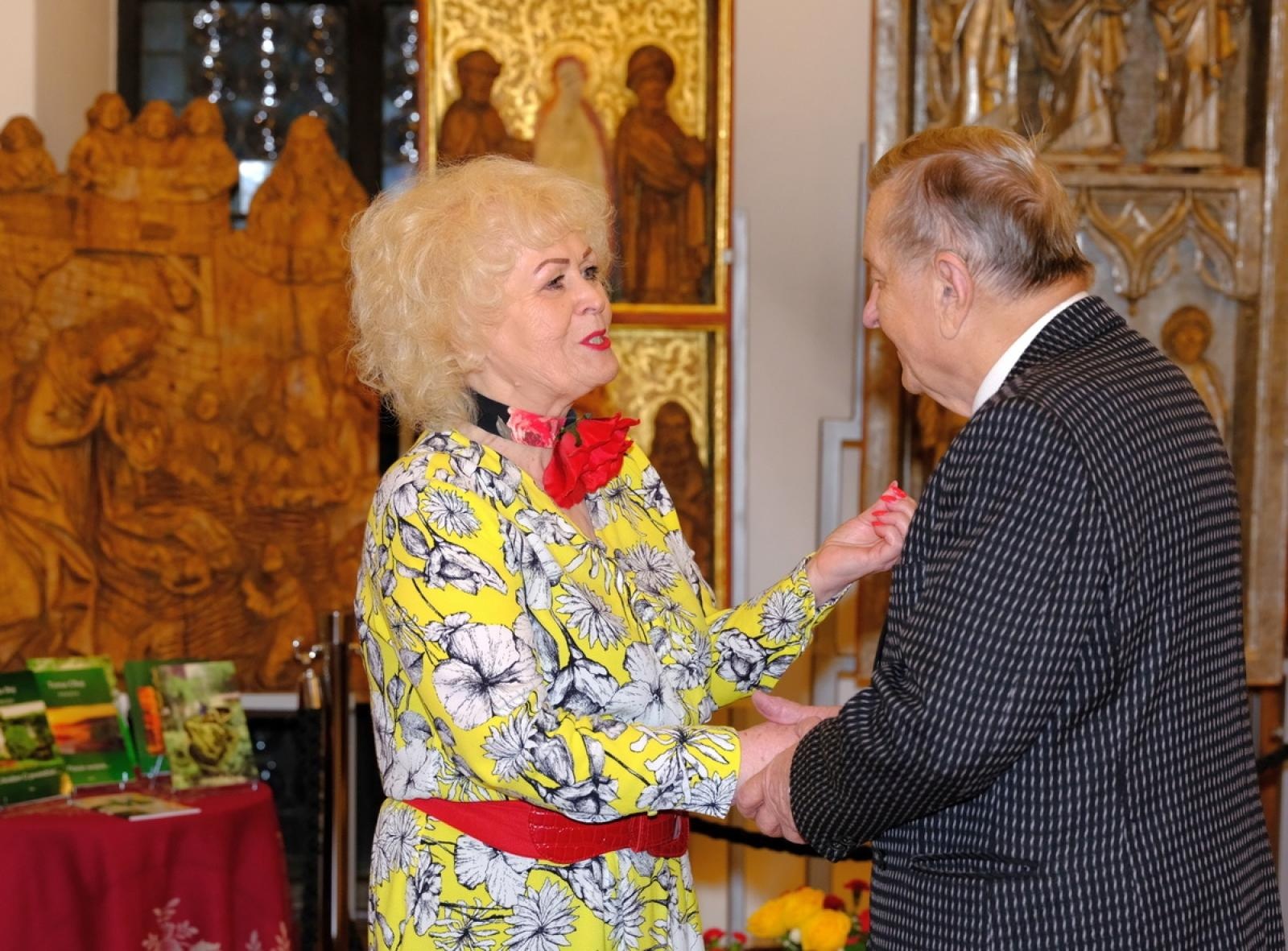 Zdjęcie w galerii na portalu naszraciborz.pl: Wieczór poetycki Teresy Okaj w raciborskim muzeum wiadomości z regionu