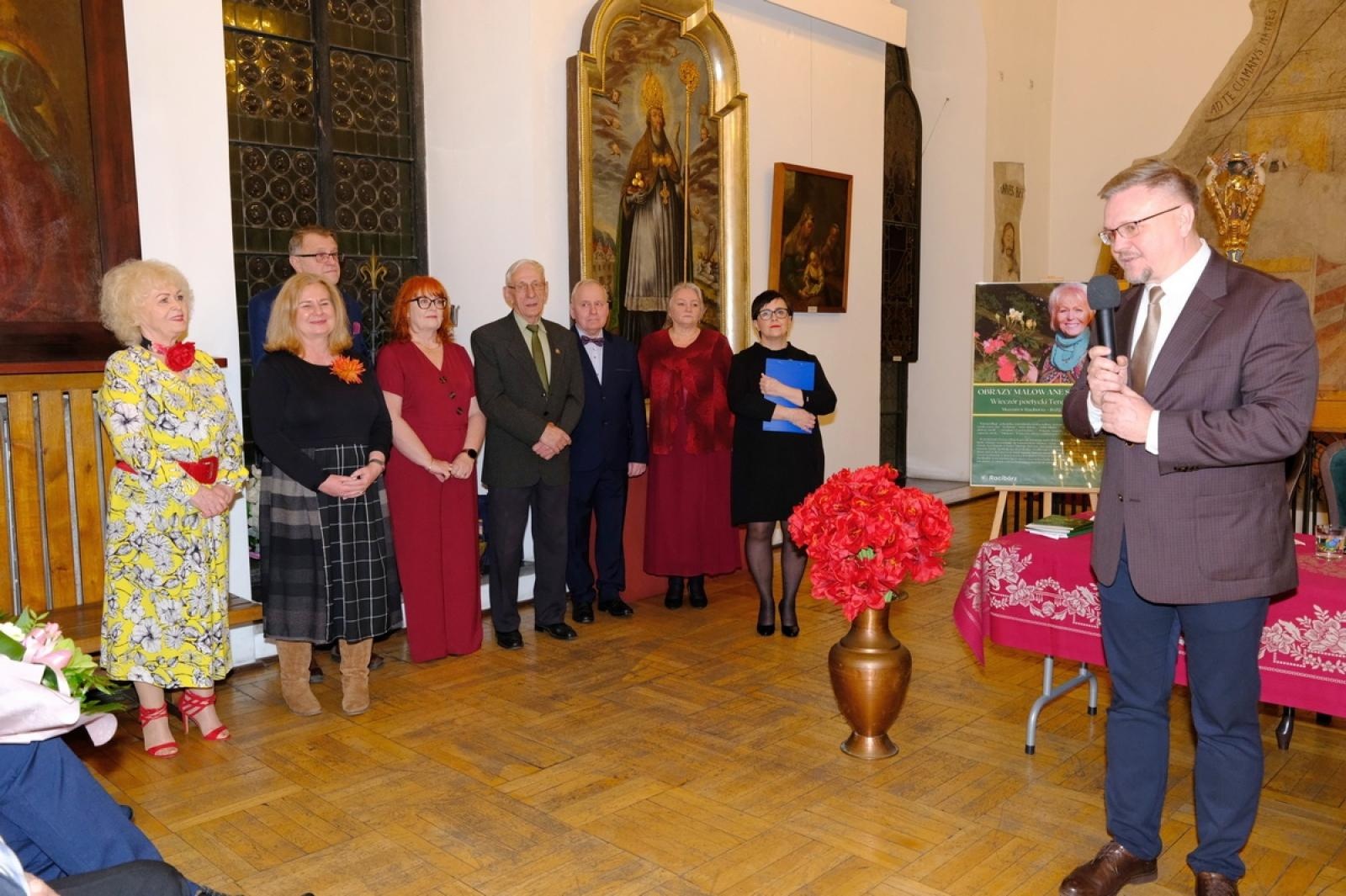 Zdjęcie w galerii na portalu naszraciborz.pl: Wieczór poetycki Teresy Okaj w raciborskim muzeum wiadomości z regionu