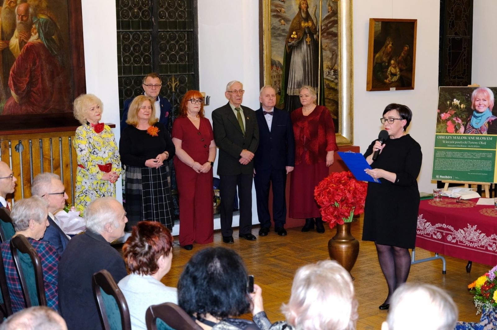 Zdjęcie w galerii na portalu naszraciborz.pl: Wieczór poetycki Teresy Okaj w raciborskim muzeum wiadomości z regionu