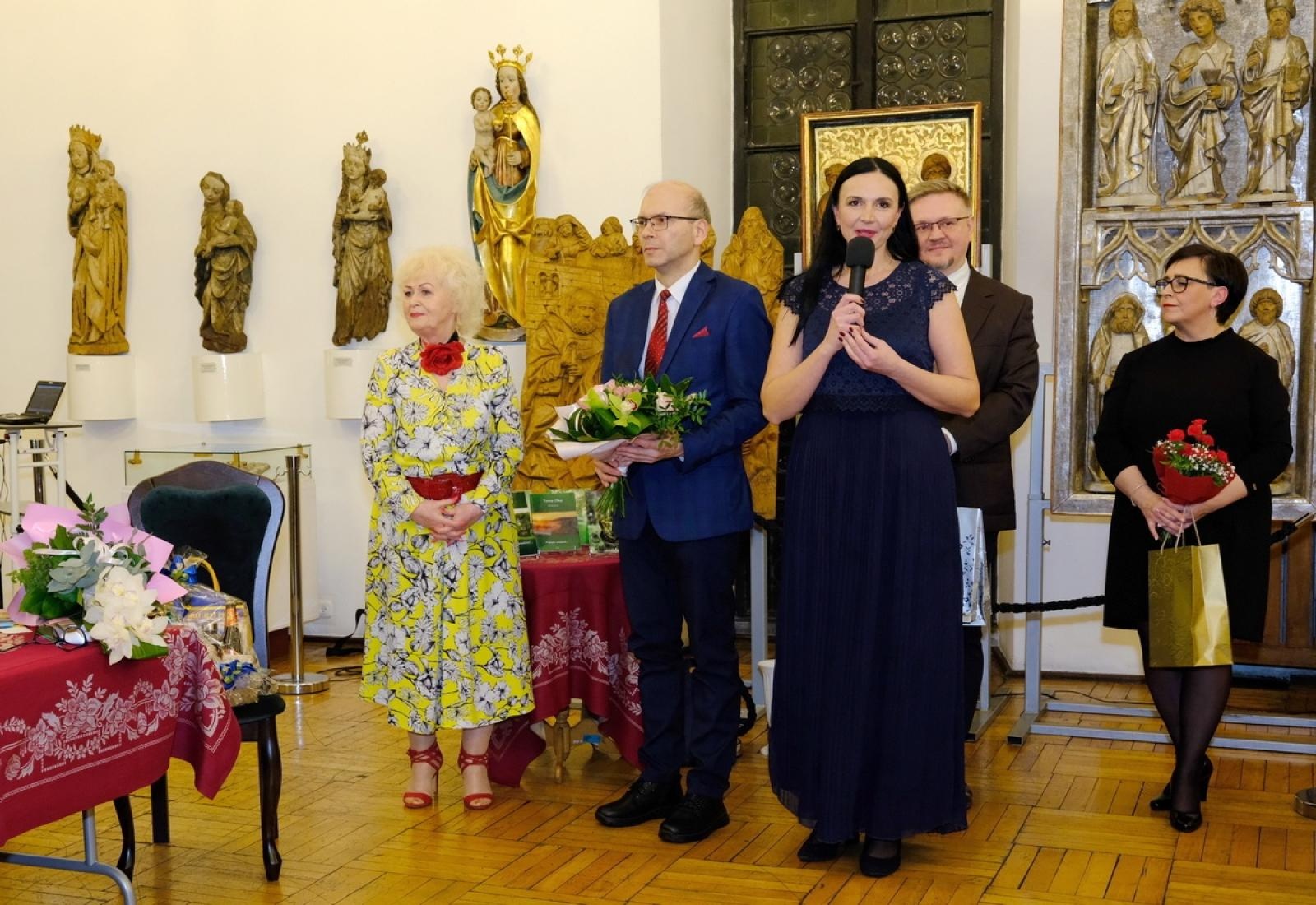 Zdjęcie w galerii na portalu naszraciborz.pl: Wieczór poetycki Teresy Okaj w raciborskim muzeum wiadomości z regionu
