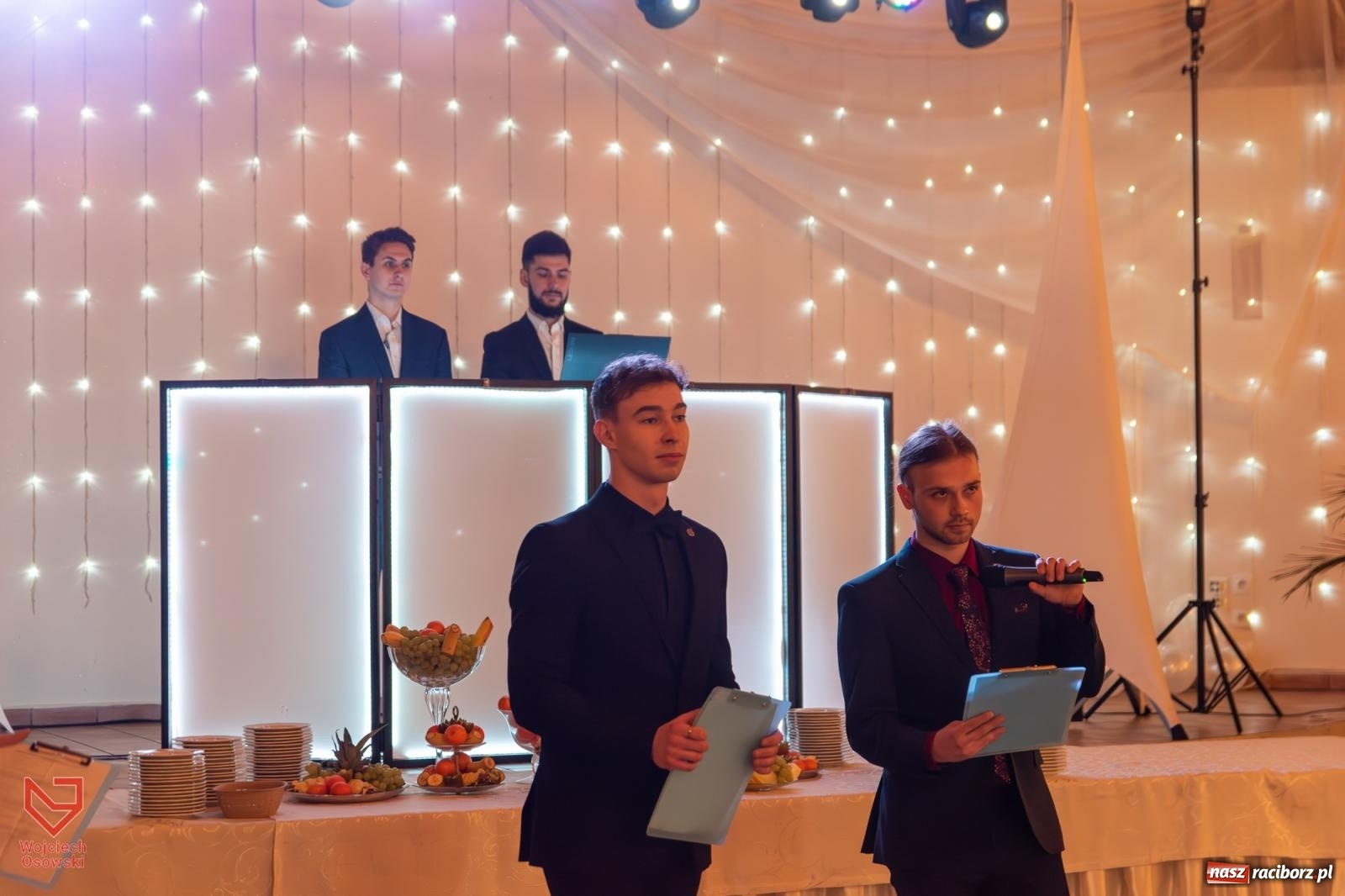 Zdjęcie w galerii na portalu naszraciborz.pl: Czas zabawy minął. Zostały wspomnienia. Studniówka Mechanika wiadomości z regionu