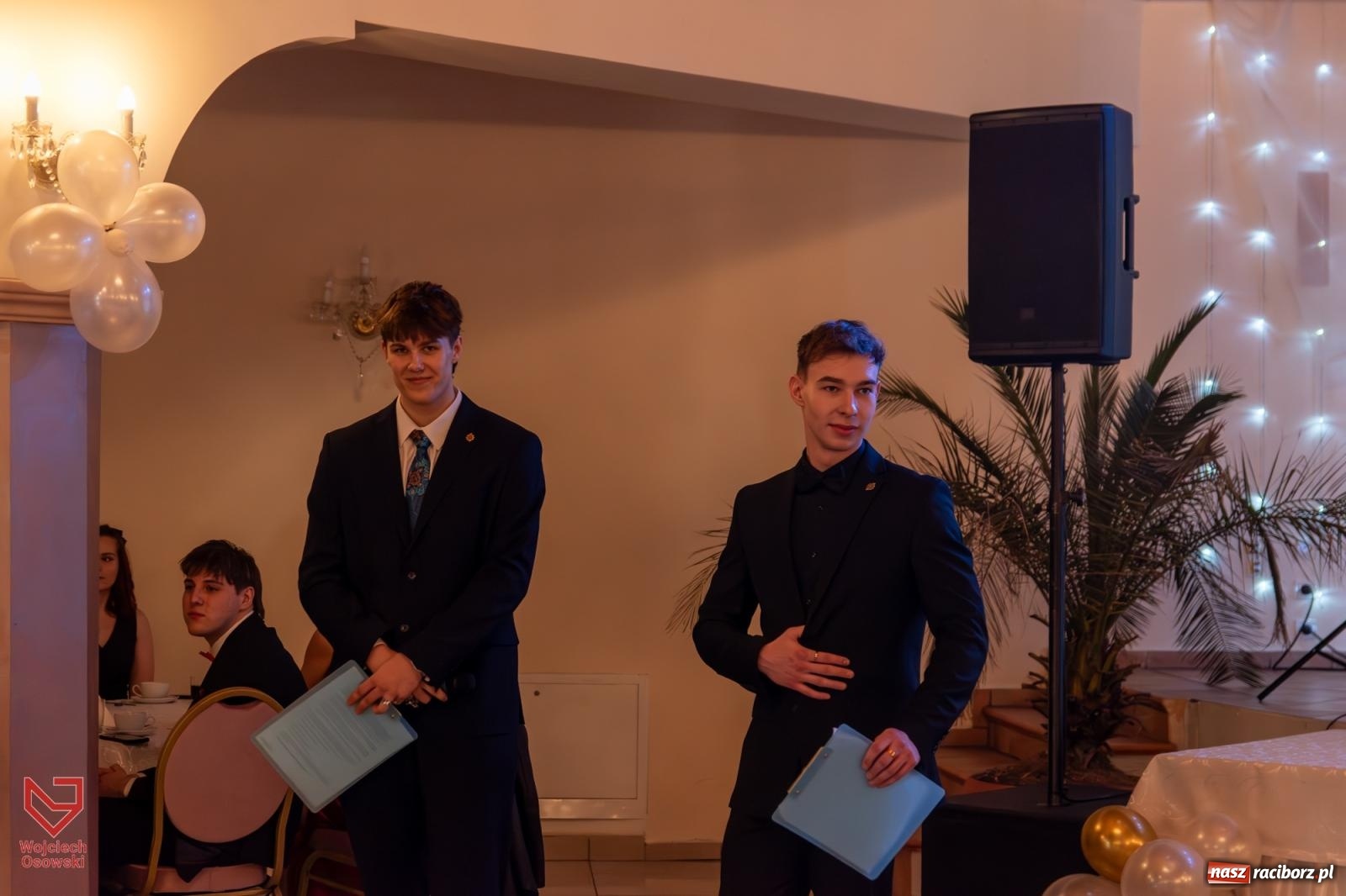 Zdjęcie w galerii na portalu naszraciborz.pl: Czas zabawy minął. Zostały wspomnienia. Studniówka Mechanika wiadomości z regionu