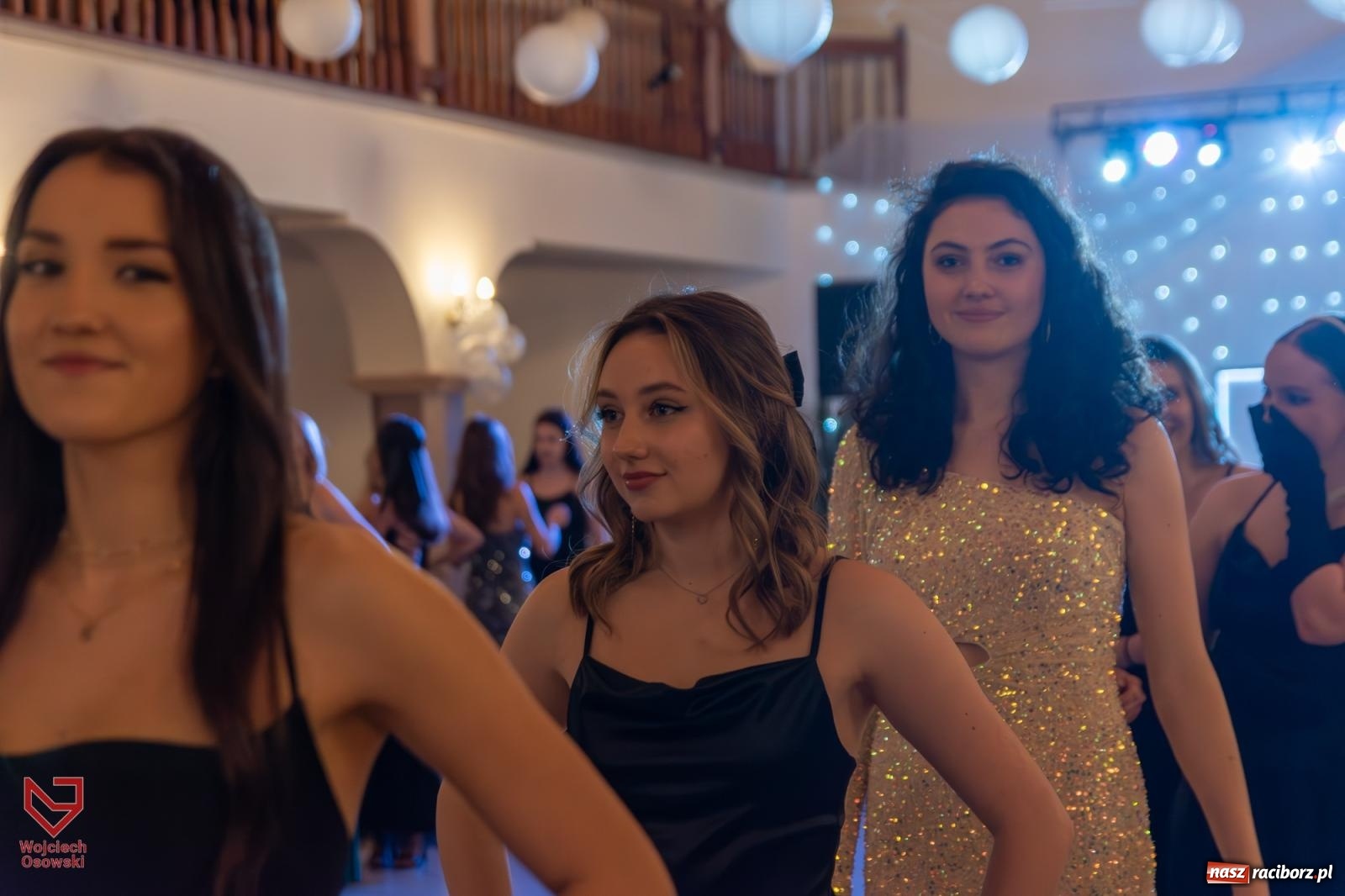 Zdjęcie w galerii na portalu naszraciborz.pl: Czas zabawy minął. Zostały wspomnienia. Studniówka Mechanika wiadomości z regionu