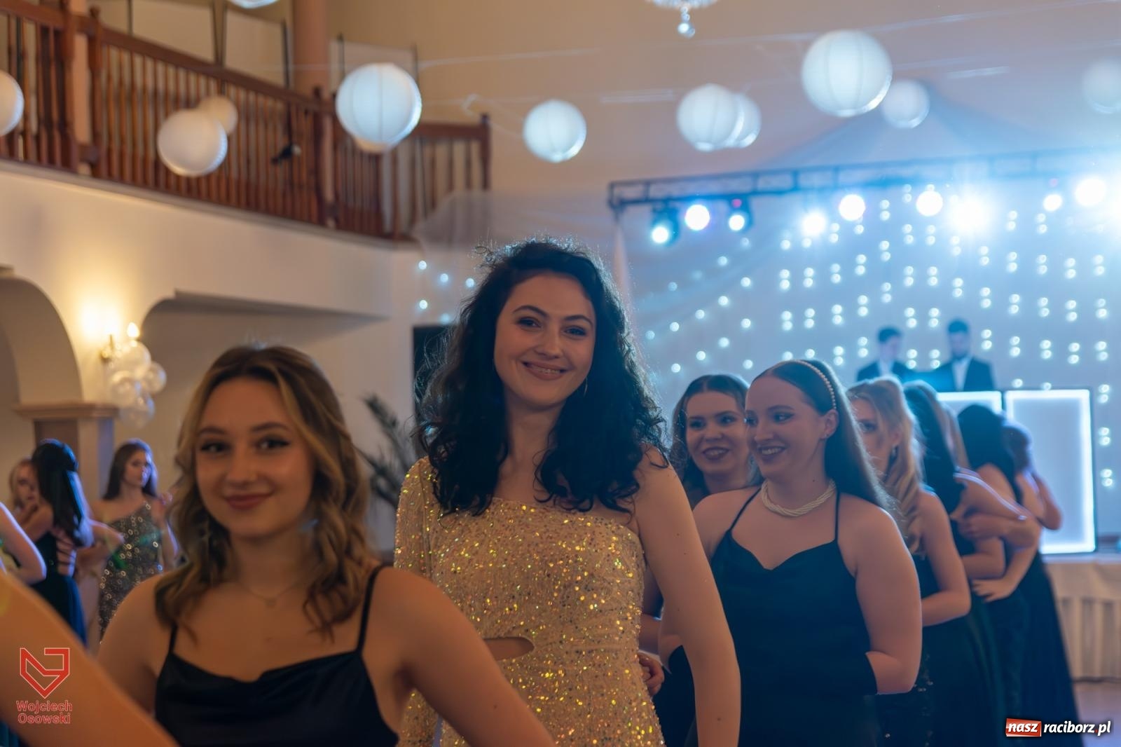 Zdjęcie w galerii na portalu naszraciborz.pl: Czas zabawy minął. Zostały wspomnienia. Studniówka Mechanika wiadomości z regionu