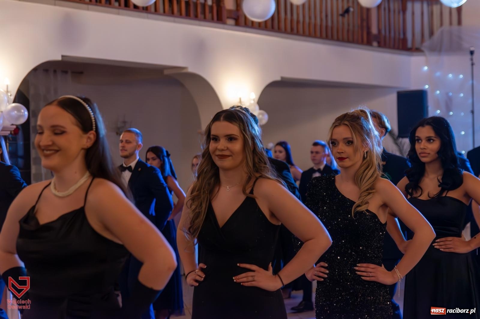 Zdjęcie w galerii na portalu naszraciborz.pl: Czas zabawy minął. Zostały wspomnienia. Studniówka Mechanika wiadomości z regionu