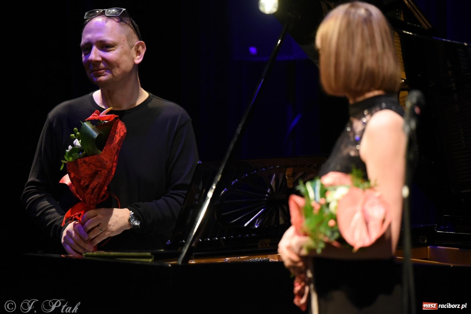 Zdjęcie w galerii na portalu naszraciborz.pl: Scena Kameralnie na Walentynki. Karolina i Jarosław Hanikowie wiadomości z regionu